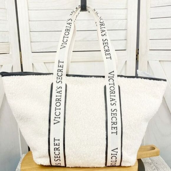 BRAND NEW VICTORIA'S SECRET LARGE TOTE BAG COZY PLUSH SHERPA FLEECE - Picture 12 of 12